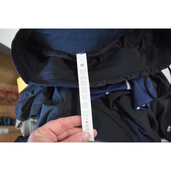 Lululemon Beyond the Studio Crop Athletic Pants Women’s Sz 8 Black - Picture 3 of 3